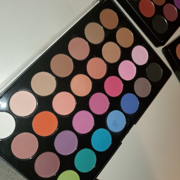 Bh cosmetics bundle shadow palette - Picture 8 of 10